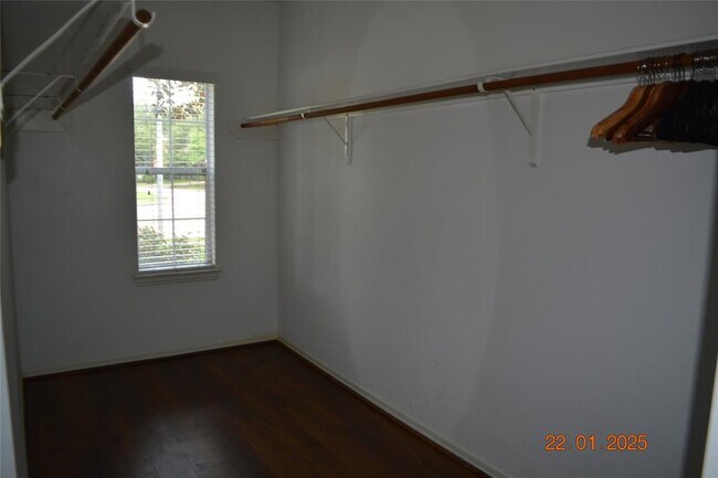Building Photo - 8307 Red Rooster Ln