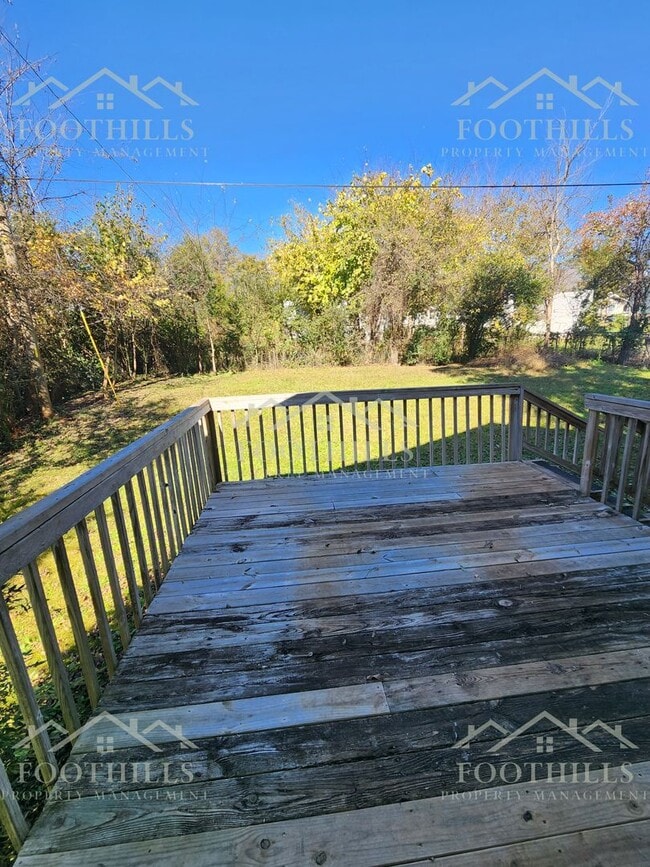 Building Photo - Charming 2 Bed, 1 Bath Home with Spacious ...