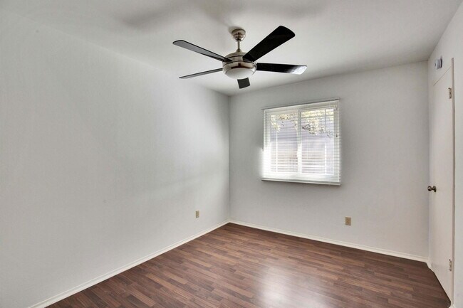 Building Photo - 8002 Croftwood Dr