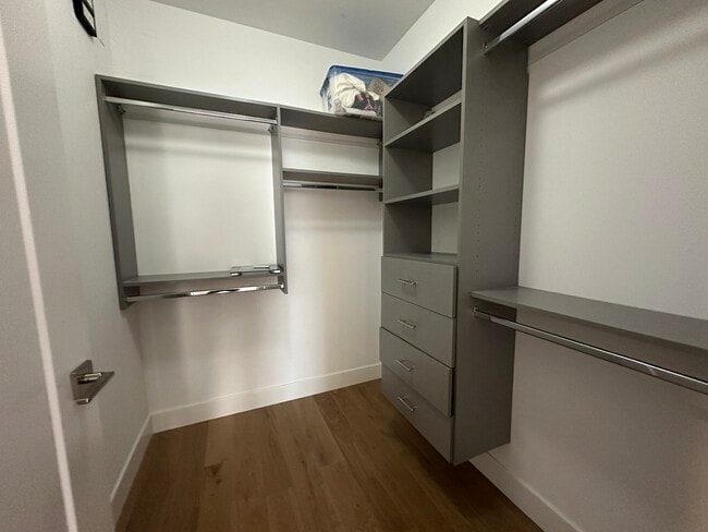 Building Photo - 550 N Ogden Ave