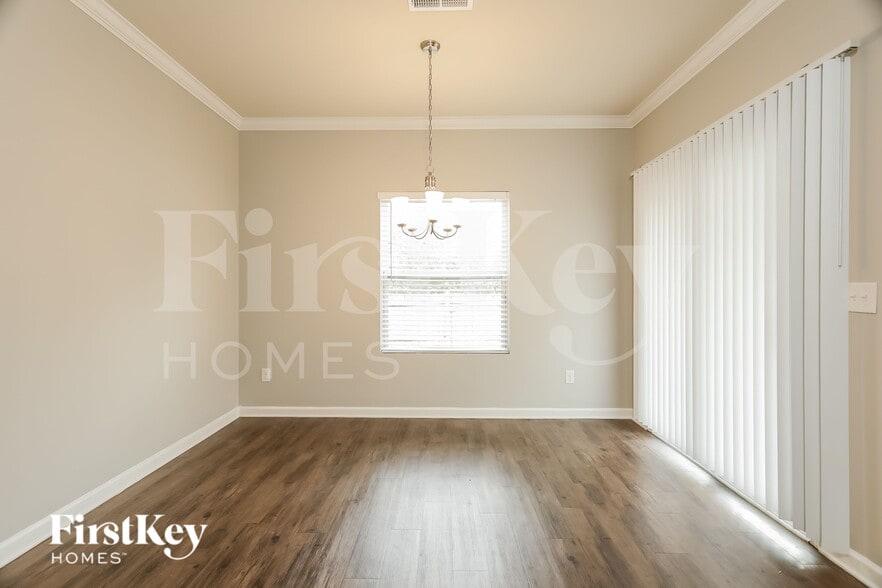 Building Photo - 5021 Bella Ct