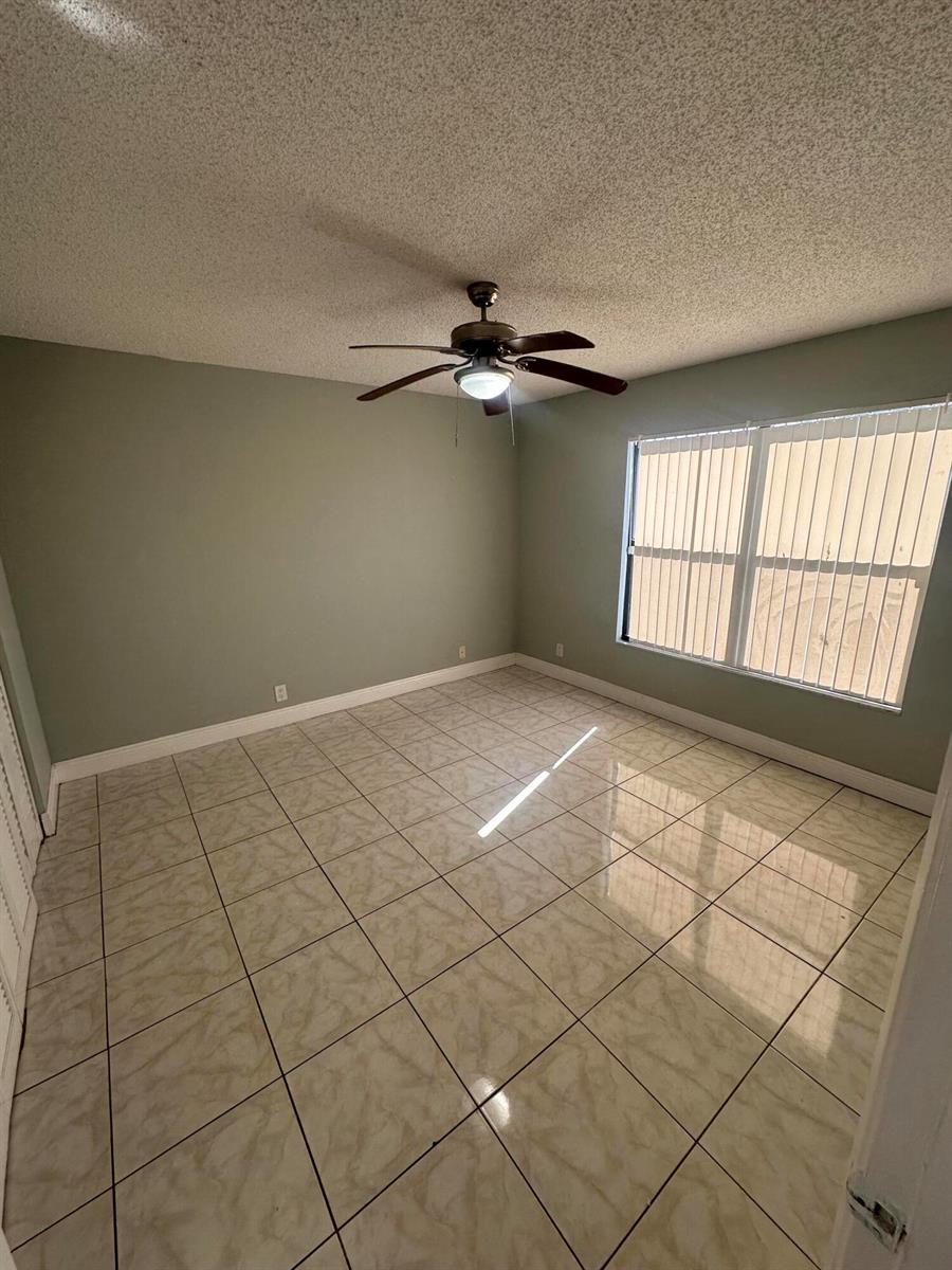 Building Photo - 1475 Lake Crystal Dr