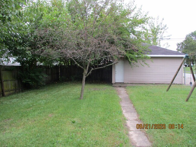 Building Photo - 2022 Catalpa St