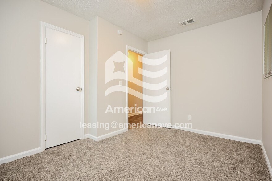 Building Photo - 1439 Chalbena Ave