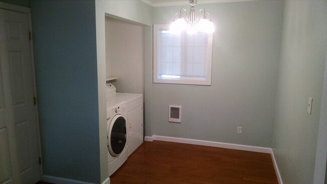 Building Photo - Refurbished Midtown Home