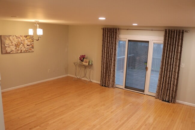Building Photo - 611 Cornwall Ct