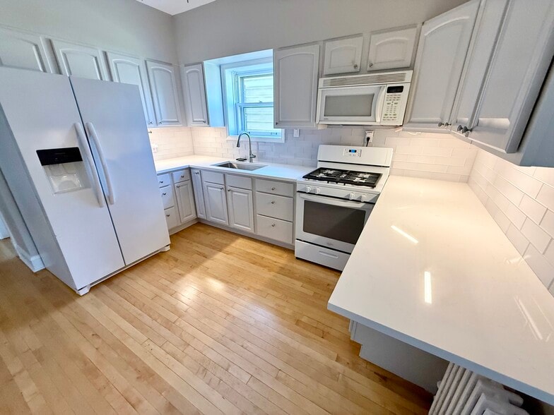 Update Kitchen - 5336 W Dakin St