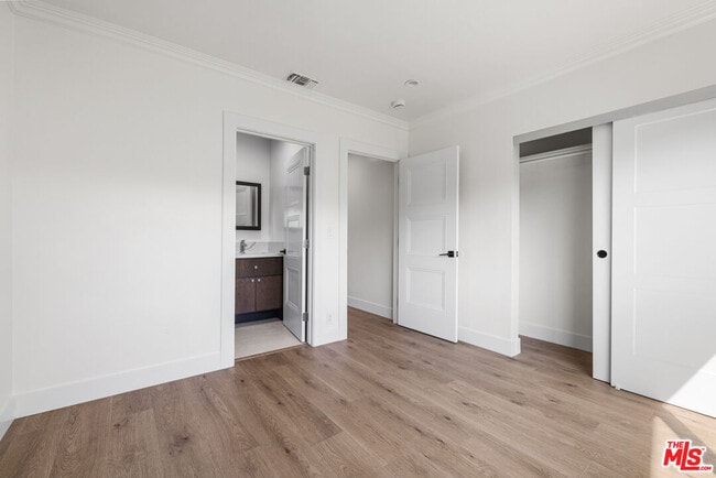 Building Photo - 238 Thorne St