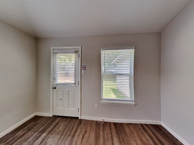 Building Photo - 18347 Austin Oak Ln