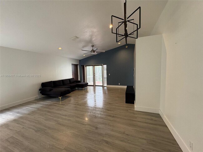 Building Photo - 1499 Presidio Dr