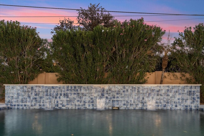 Building Photo - 8525 E Clarendon Ave