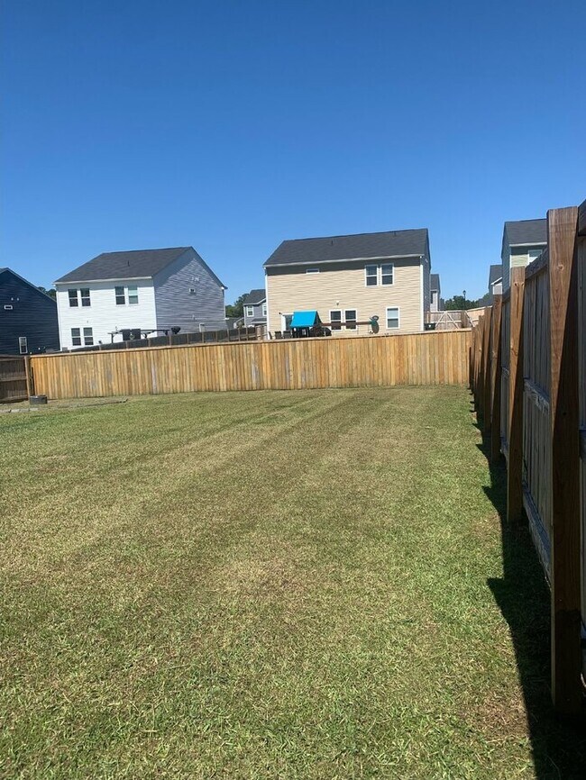 Building Photo - Coming Soon – Beautiful Ranch Home in Stra...