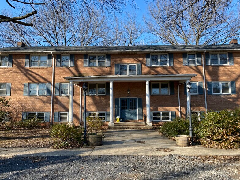 Front - 411 Poplar Ave