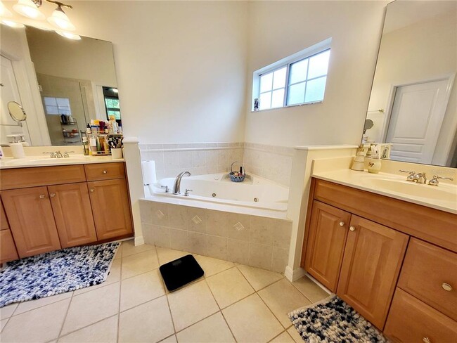 Building Photo - 929 SW 83rd Terrace
