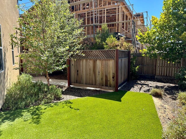 Building Photo - 803 Wishon Ave W