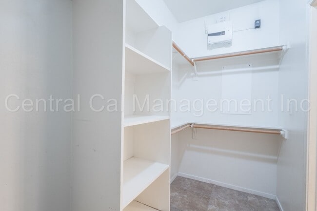 Building Photo - 4 Bedroom, 2 Bath Home - $2450 per month!
