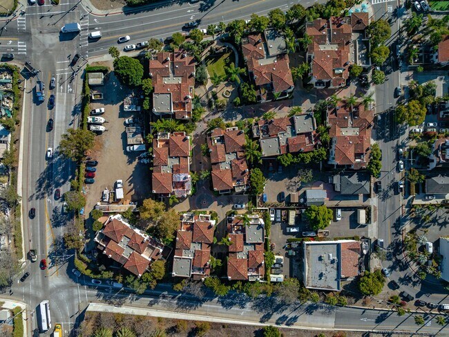 Building Photo - Villa Del Mar~ The Gorgeous gem in the Ame...