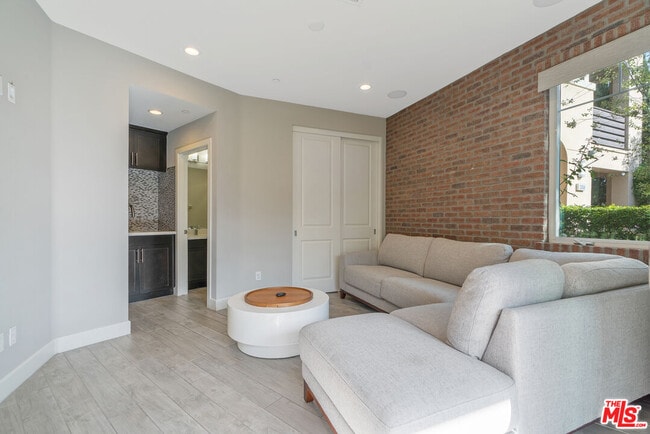 Building Photo - 12860 S Seaglass Cir