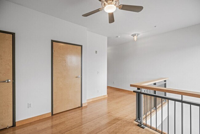 Building Photo - Modern 1-Bed 1.5-Bath + Den Condo in Minneapolis!