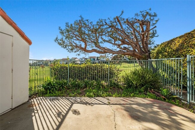 Building Photo - 707 Calle Los Olivos