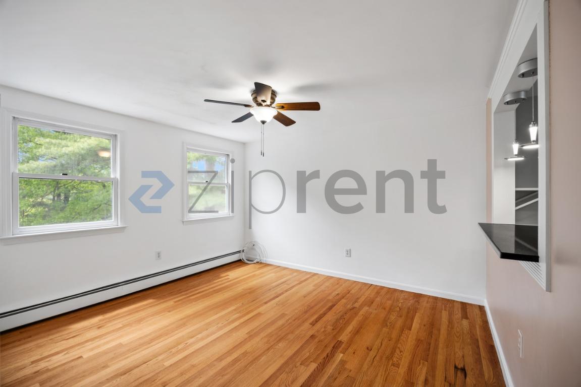 Building Photo - Unit
