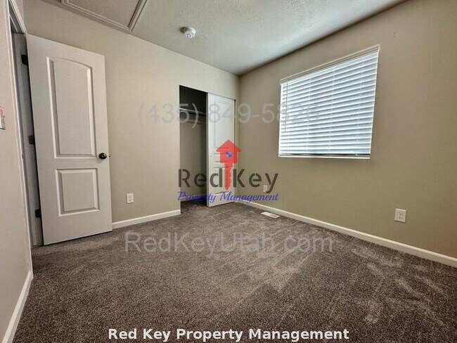 Building Photo - 700 S Single Family Home