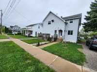 Building Photo - Large 1-Bedroom Duplex in Neenah - Perfect...