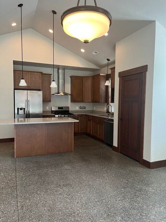 Building Photo - Sought after Dover Bay Home