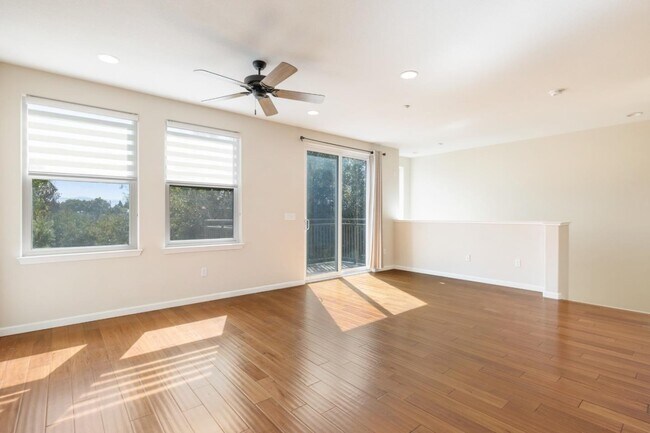 Building Photo - 307 Bautista Pl