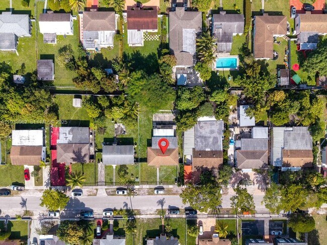 Building Photo - 1265 NE 142nd St