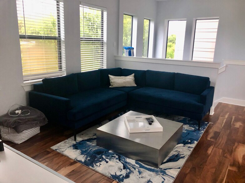 Building Photo - 1501 Lorraine Loop