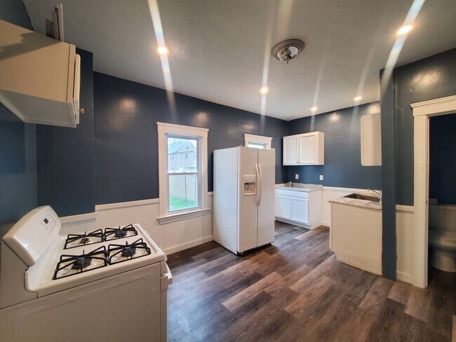 Building Photo - 3594 W 47th St