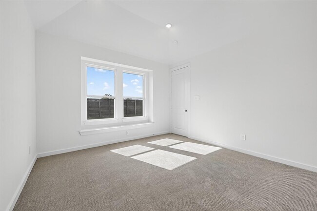 Building Photo - 3222 Kindred Wy