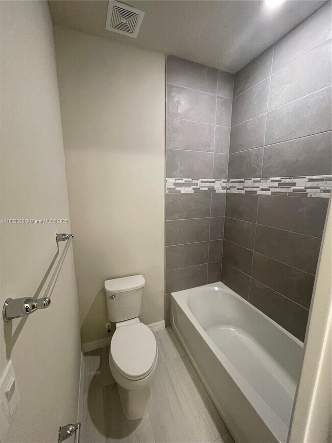 Building Photo - 2112 Appleton Cir S