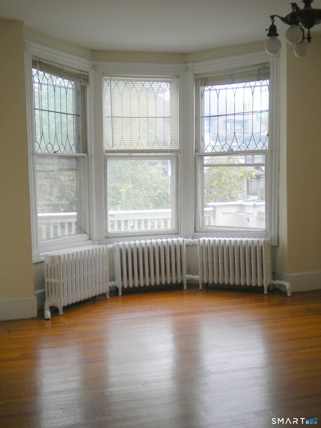 Building Photo - 382 Whitney Ave