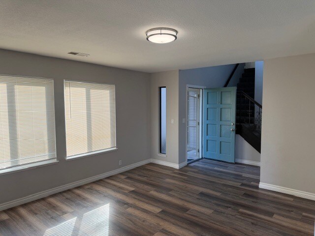 Building Photo - 1177 Bud Pl