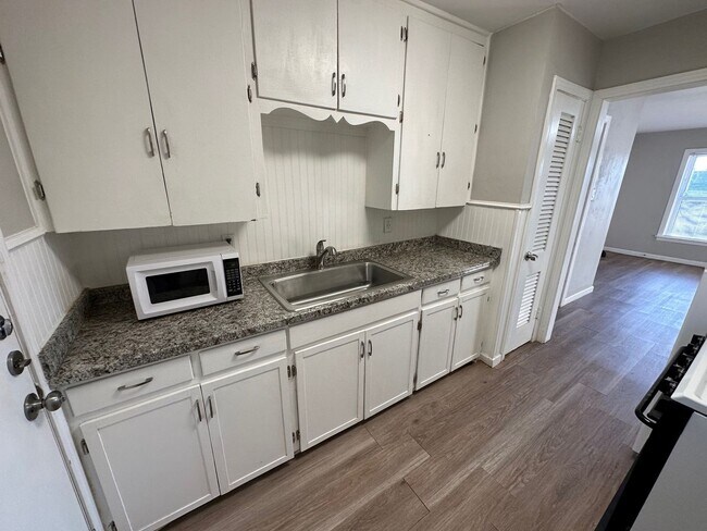 Building Photo - 1909 Pecos St