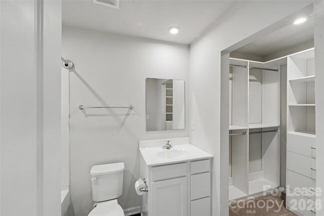 Building Photo - 6042 Cutwater Cir