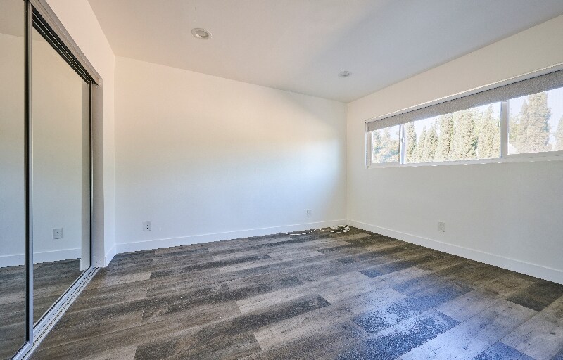 Building Photo - 1333 W 36th Pl