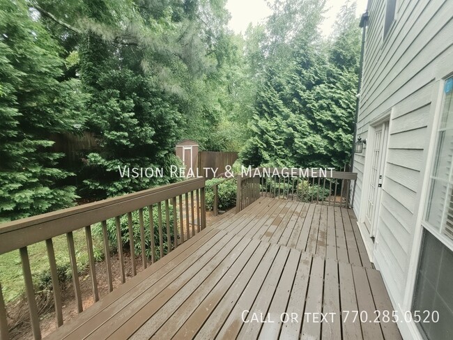 Building Photo - 5025 Brittany Dr