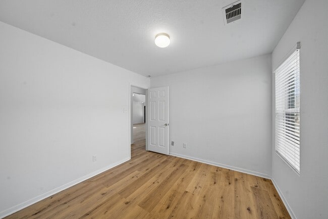 Building Photo - 14730 Fir Knoll Way