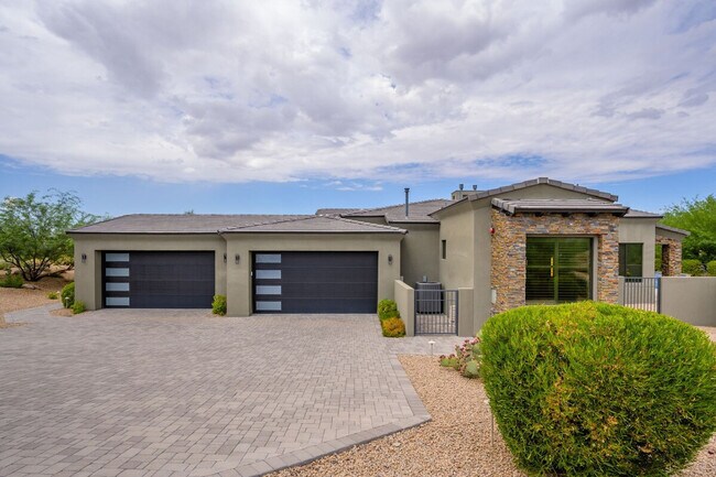 Building Photo - 8742 E Woodley Way