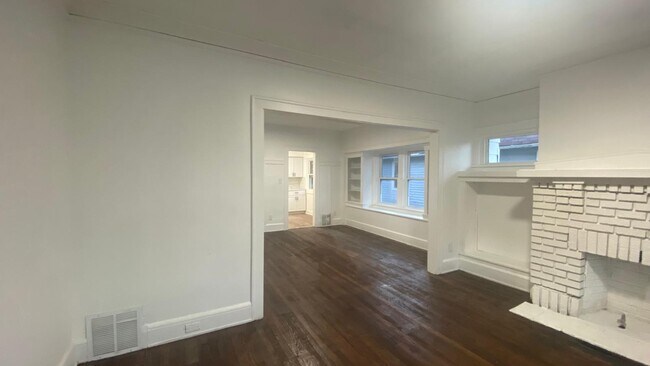 Building Photo - 4236 E 131st St