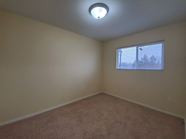 Building Photo - 200cu