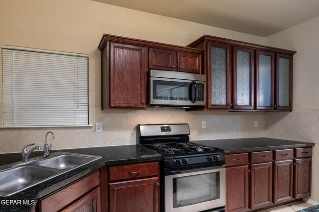 Building Photo - 14212 Otter Point Ct