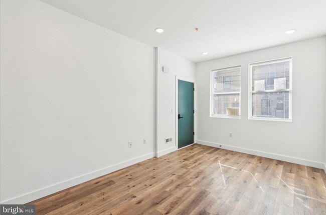 Building Photo - 415 W York St