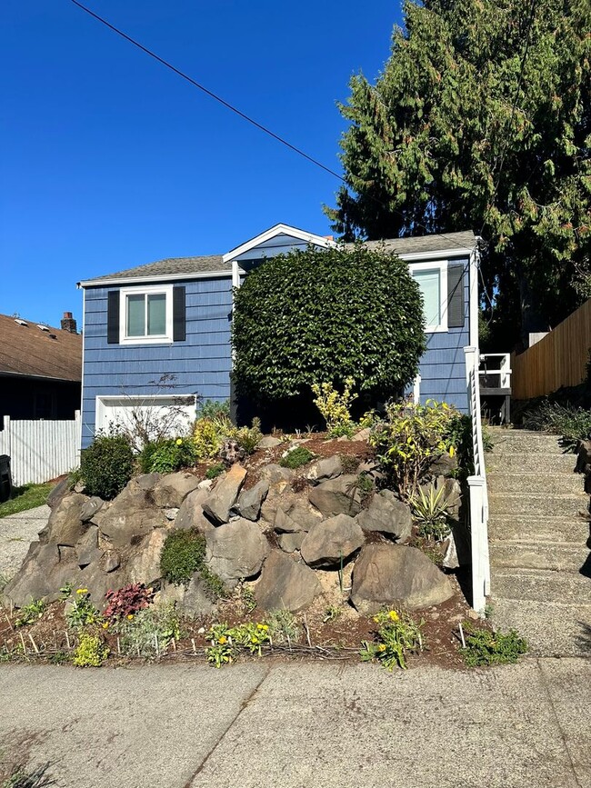 Building Photo - 3 Bd / 2 Ba Seattle Home