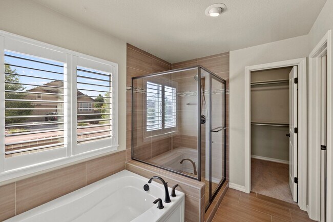 Building Photo - Immaculate & Stunning 4BD Ranch Style in C...