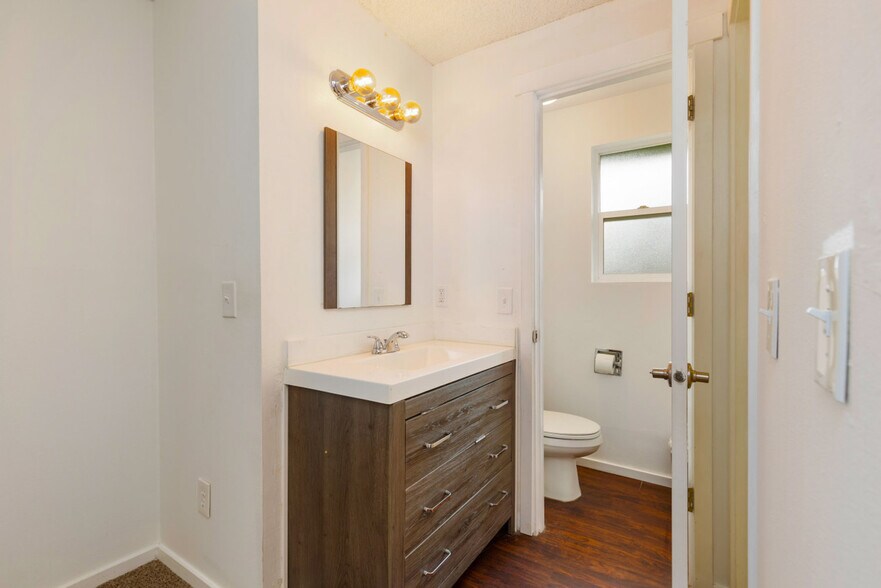 Building Photo - 15704 Ash Way