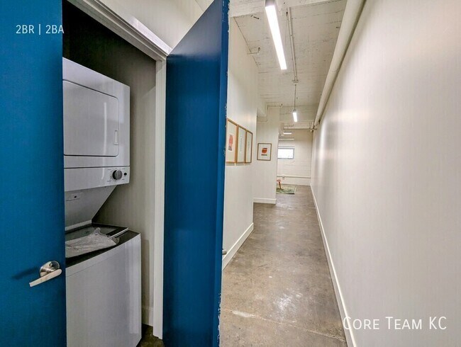 Building Photo - 3100 E Gillham Plaza